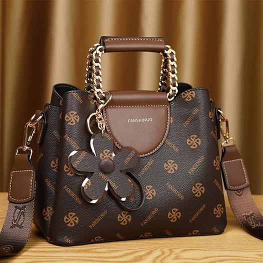 bagsqueen_1_7e8a32f9-66e8-4964-a537-72995543179e.jpg Trending Stylish best leather Ladies clutch hand bag - Image 1